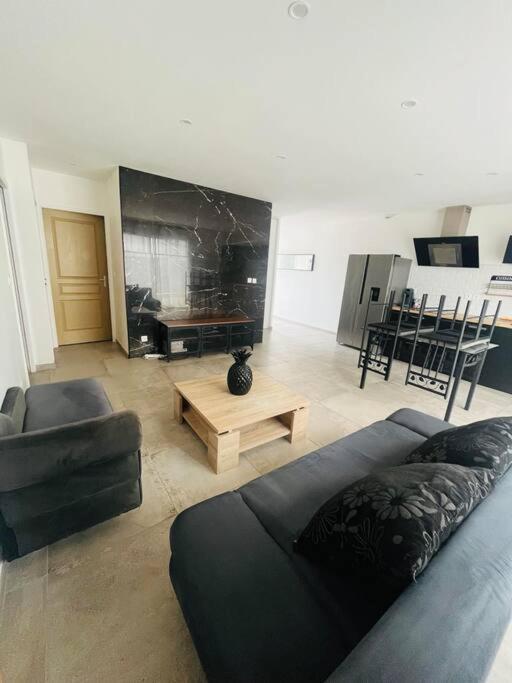 Jolie Maison De Village 2 Chambres Ouveillan Экстерьер фото